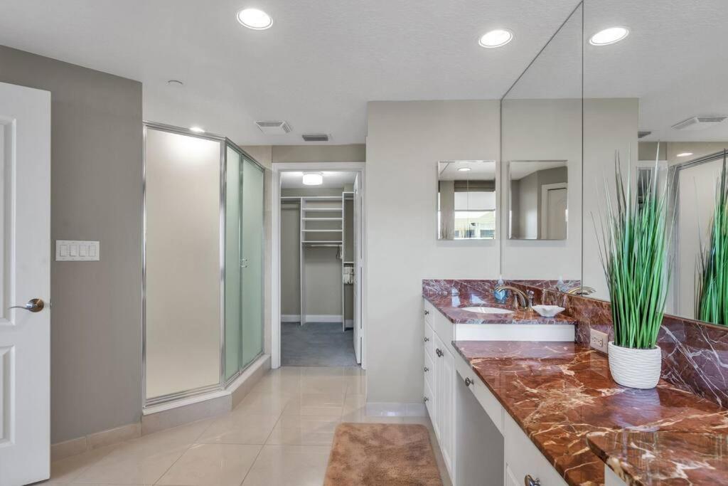 Coastal Elegance: Your Clearwater Beach Escape Eksteriør billede